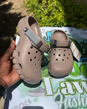 Nik Brown Crocs