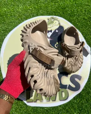 Pollex Crocs Brown.