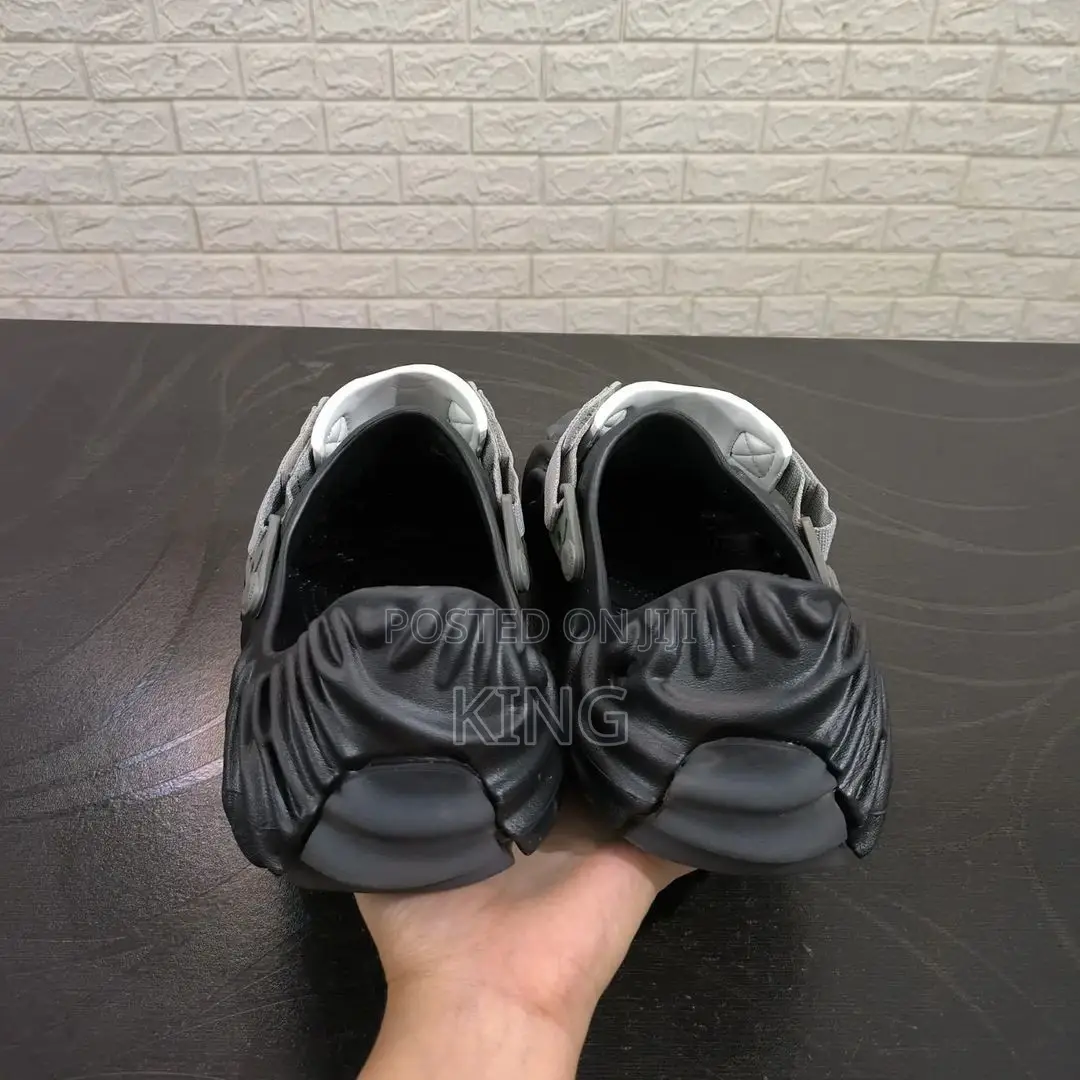 Pollex Crocs. L