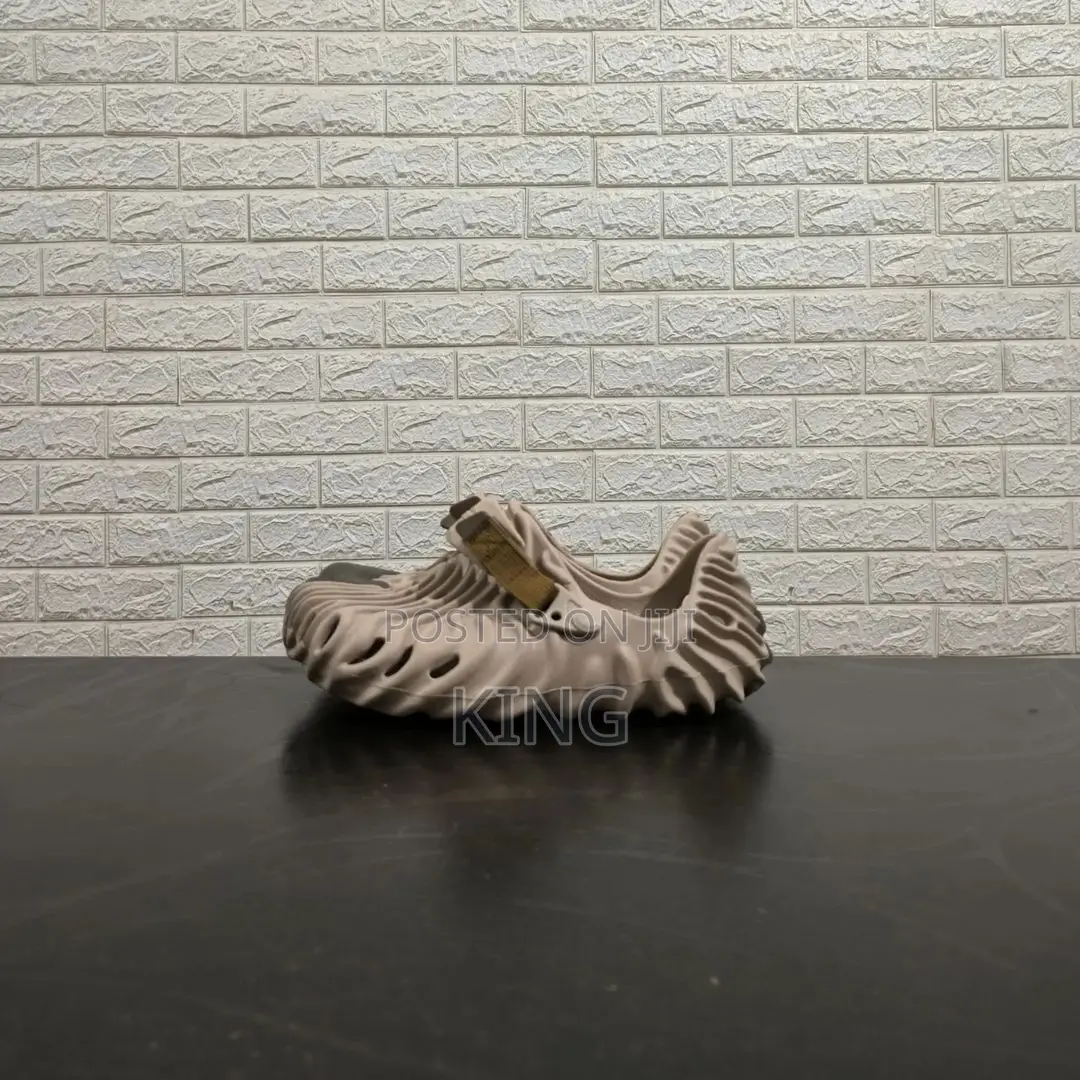 Pollex Browny Crocs