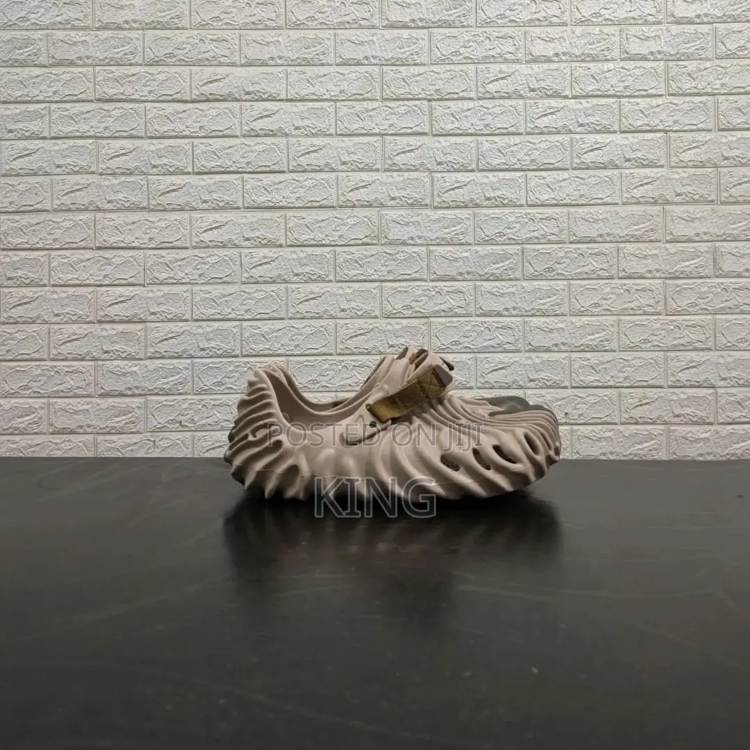 Pollex Crocs. Creamy