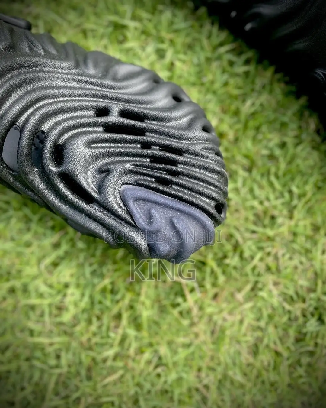 Dlow Crocs