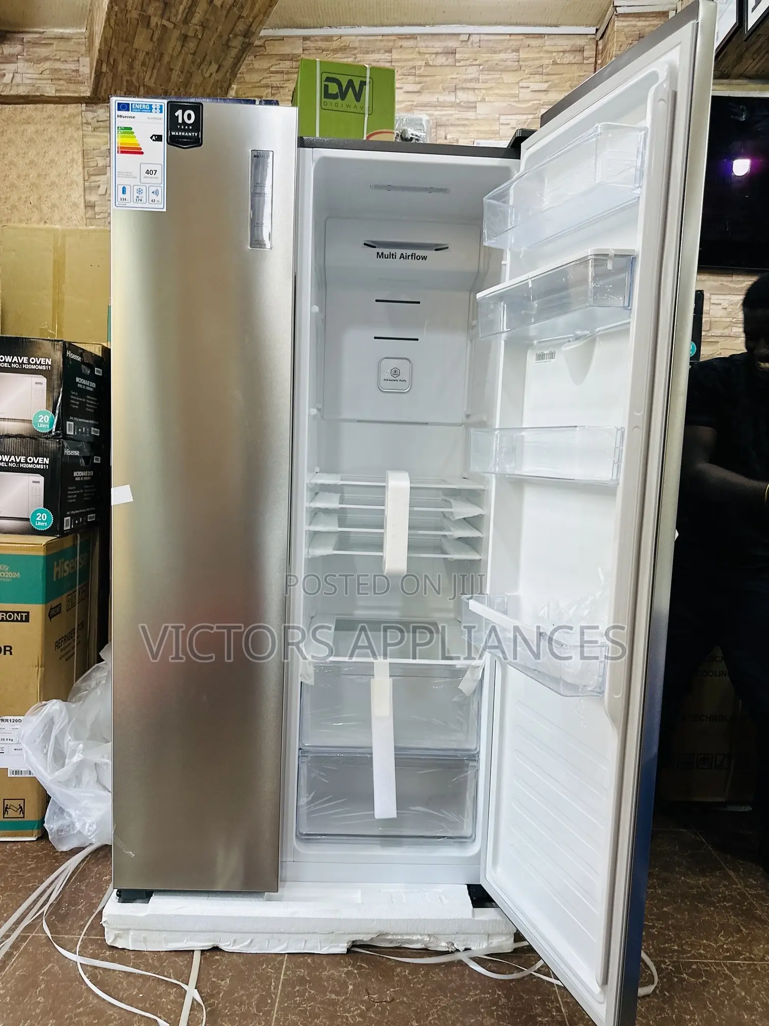 Hisense 670L Side by Side Refrigerator  Frost Free
