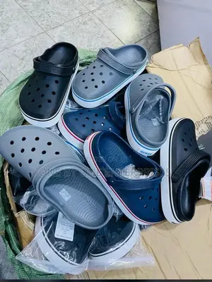 Crocs Unisex Platform Crocs Off Court Clog Sandals