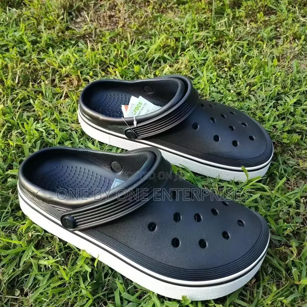 Crocs Unisex Platform Crocs Off Court Clog Sandals