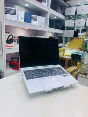 New Laptop HP EliteBook 860 G9 16GB AMD Ryzen 7 SSD 512GB