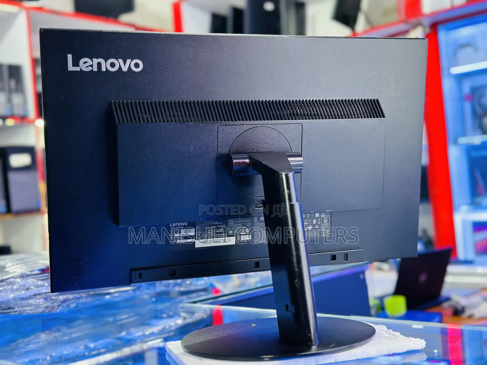 Monitor Lenovo 24 Inch Screen Ips VGA, USB 3.0, HDMI, DP.