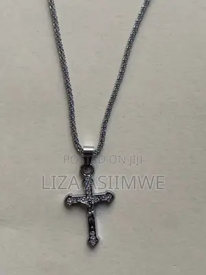 Simple Men’S Necklaces With a Cross Pendant