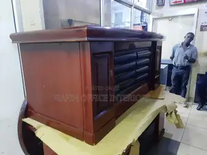 Office Executive Table, in a Good Condition