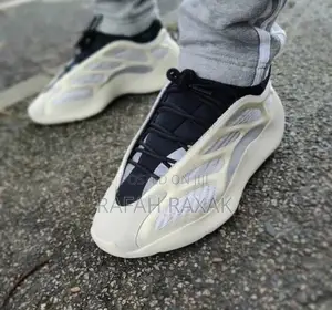 Original Adidas Yeezy 700 V3 Sneakers