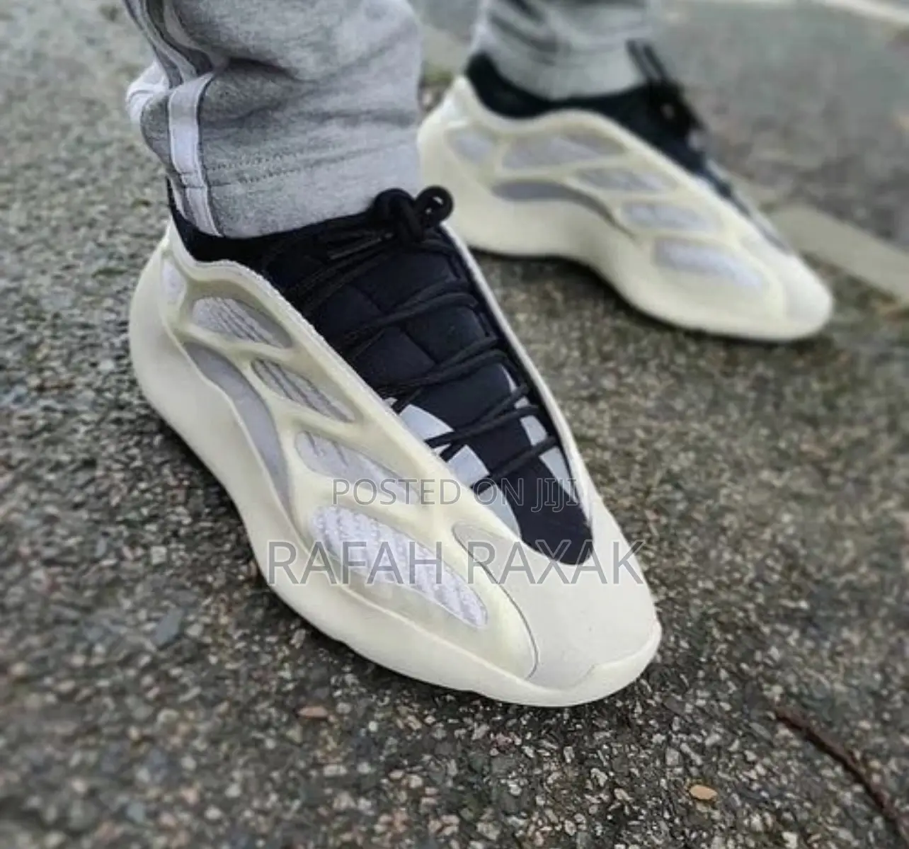 Original Adidas Yeezy 700 V3 Sneakers