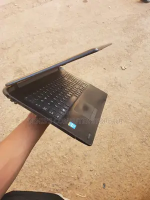 Laptop Toshiba Satellite C655D 4GB Intel Celeron HDD+SSD 500GB