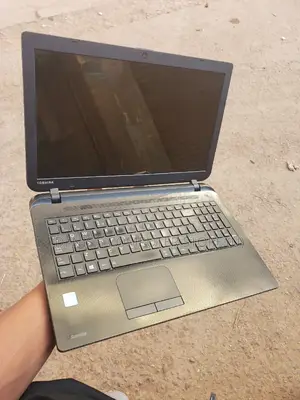 Laptop Toshiba Satellite C655D 4GB Intel Celeron HDD+SSD 500GB