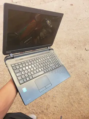 Laptop Toshiba Satellite C655D 4GB Intel Celeron HDD+SSD 500GB