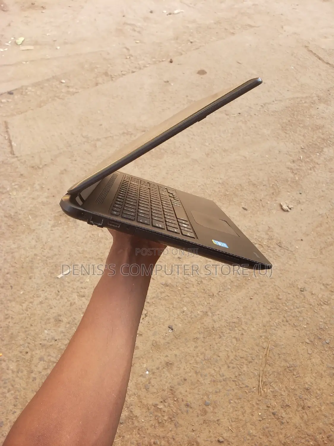 Laptop Toshiba Satellite C655D 4GB Intel Celeron HDD+SSD 500GB