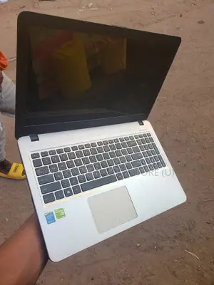 Laptop Asus A52JR 4GB Intel Core I3 HDD+SSD 320GB