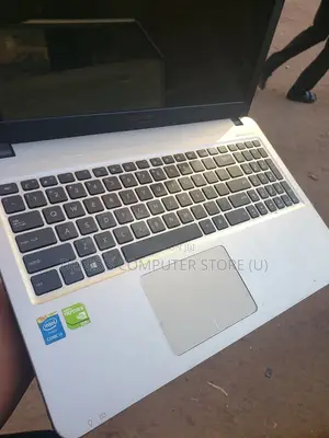 Laptop Asus A52JR 4GB Intel Core I3 HDD+SSD 320GB