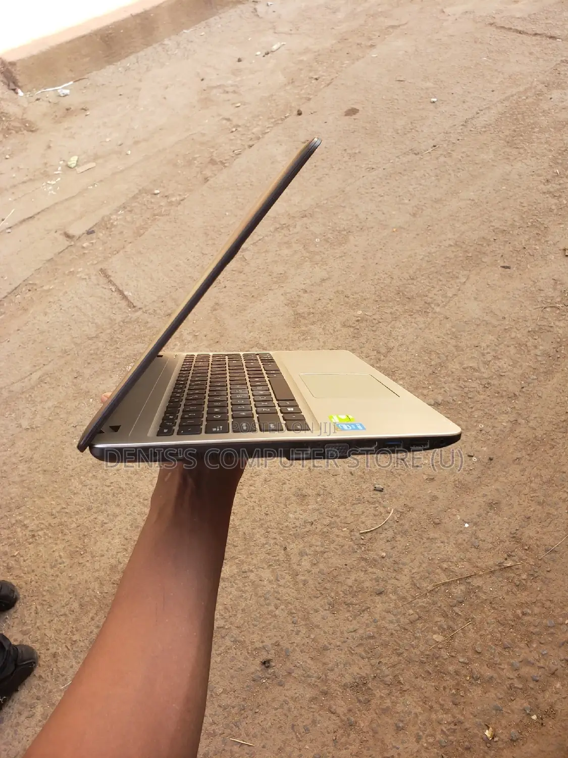 Laptop Asus A52JR 4GB Intel Core I3 HDD+SSD 320GB