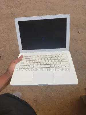 Laptop Apple MacBook 4GB Intel Core I3 SSD 320GB