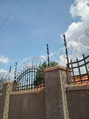 Electric Fence System With Razor Wire New
