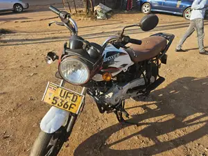 Bajaj Boxer 150 UG 2021 White