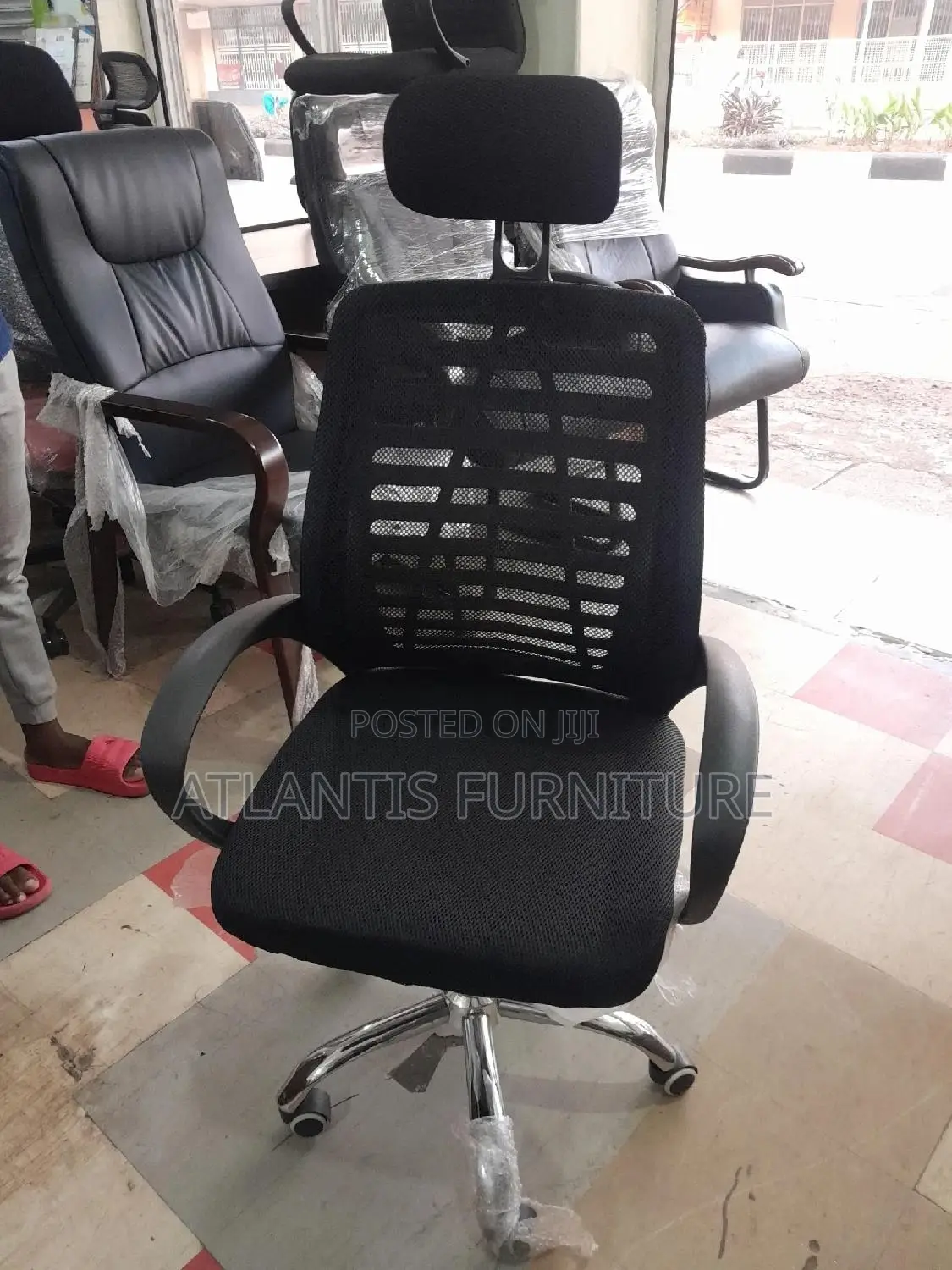 Simple Office Chair Mesh With a Headrest