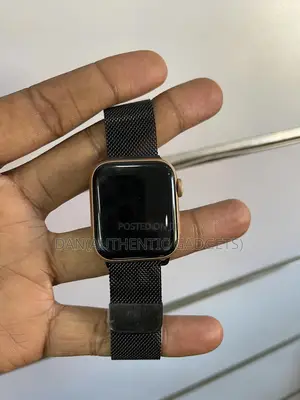 Apple Watch Series 5 40mm Rose Gold 3 Months Old