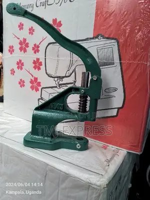 Pin Button Fixing Machine