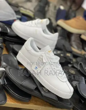 Original White Adidas TOPANGA Sneaker