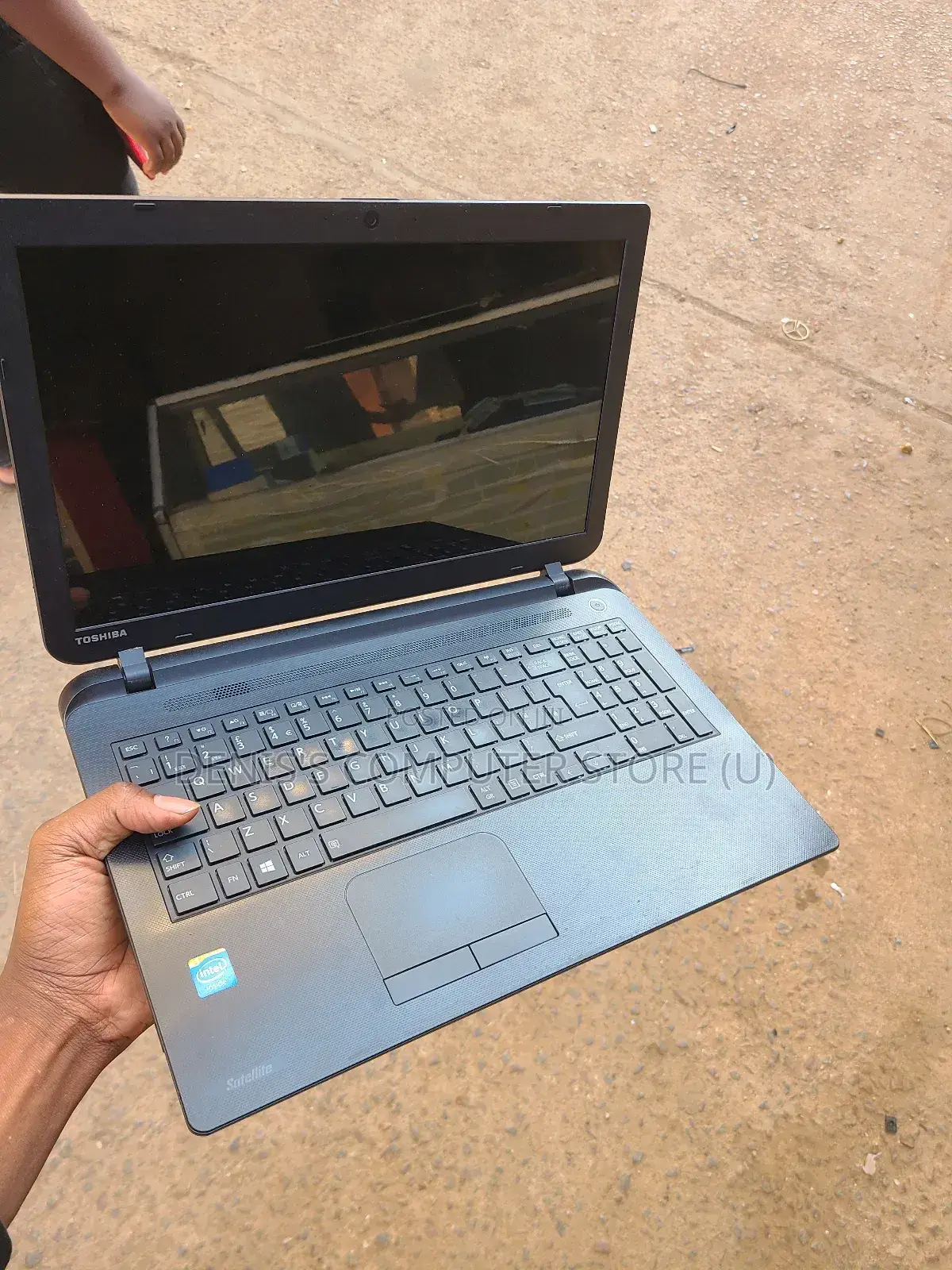 Laptop Toshiba Satellite A350 4GB Intel Celeron HDD+SSD 500GB
