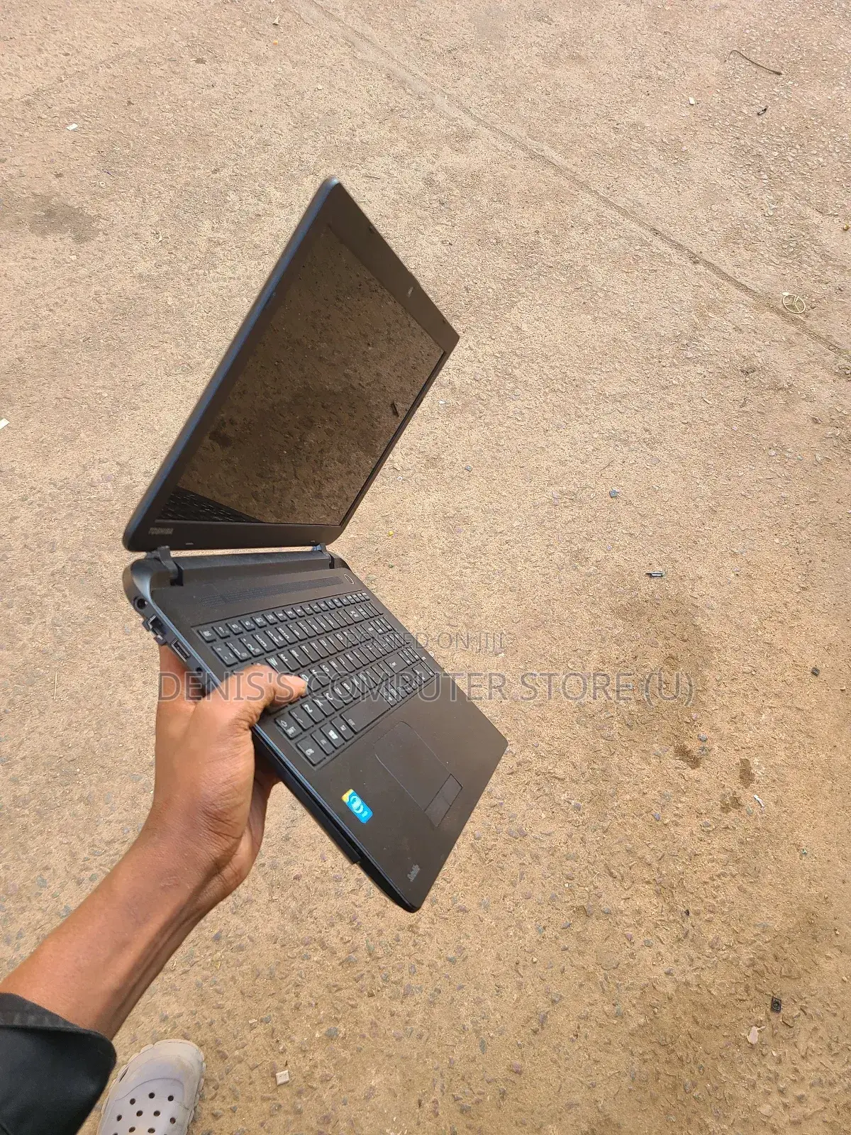 Laptop Toshiba Satellite A350 4GB Intel Celeron HDD+SSD 500GB