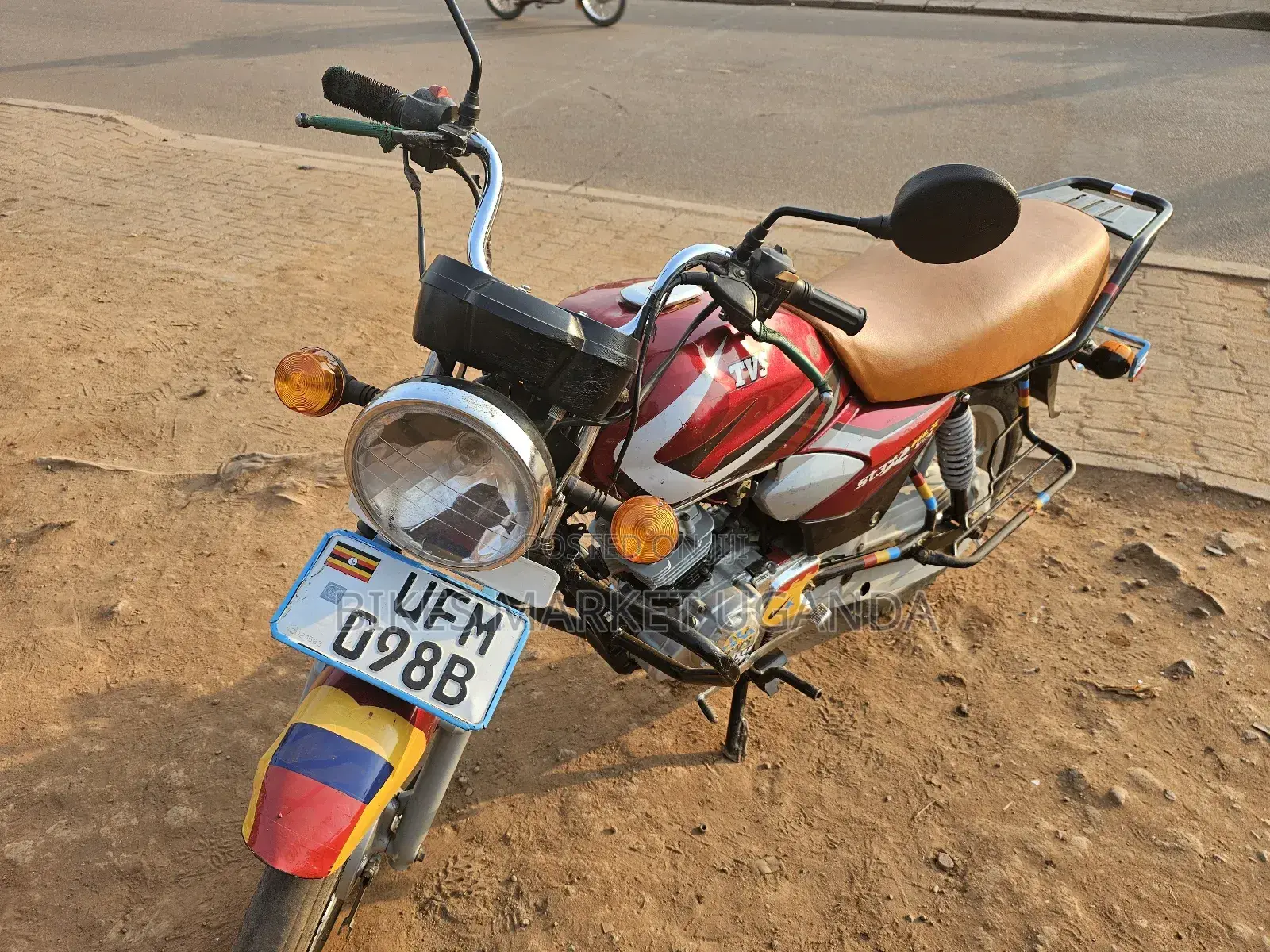 TVS HLX 125 2023 Red