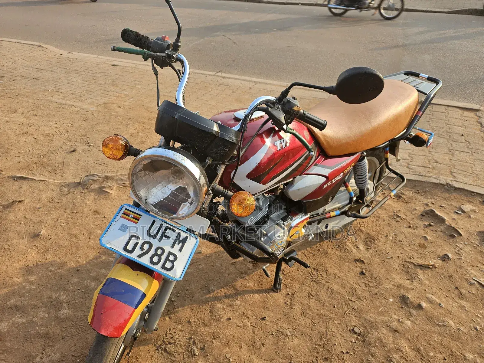 TVS HLX 125 2023 Red