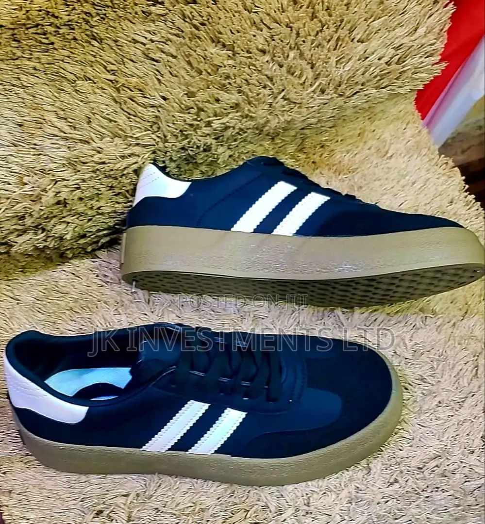 Adidas Sneakers