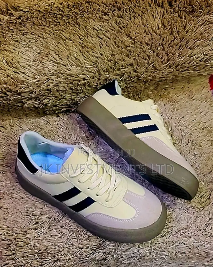 Adidas Sneakers