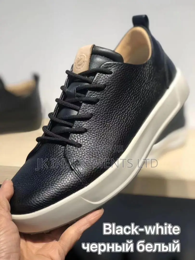 Ecco Sneakers