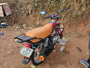 TVS HLX 125 2023 Red