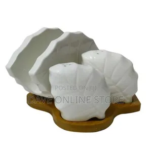 Leaf Pepper and Salt Shaker With Saviet Holder-White