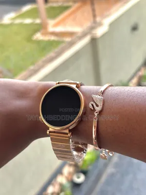 Smartwatch Touchscreen Watch With an Elastic Strap 2