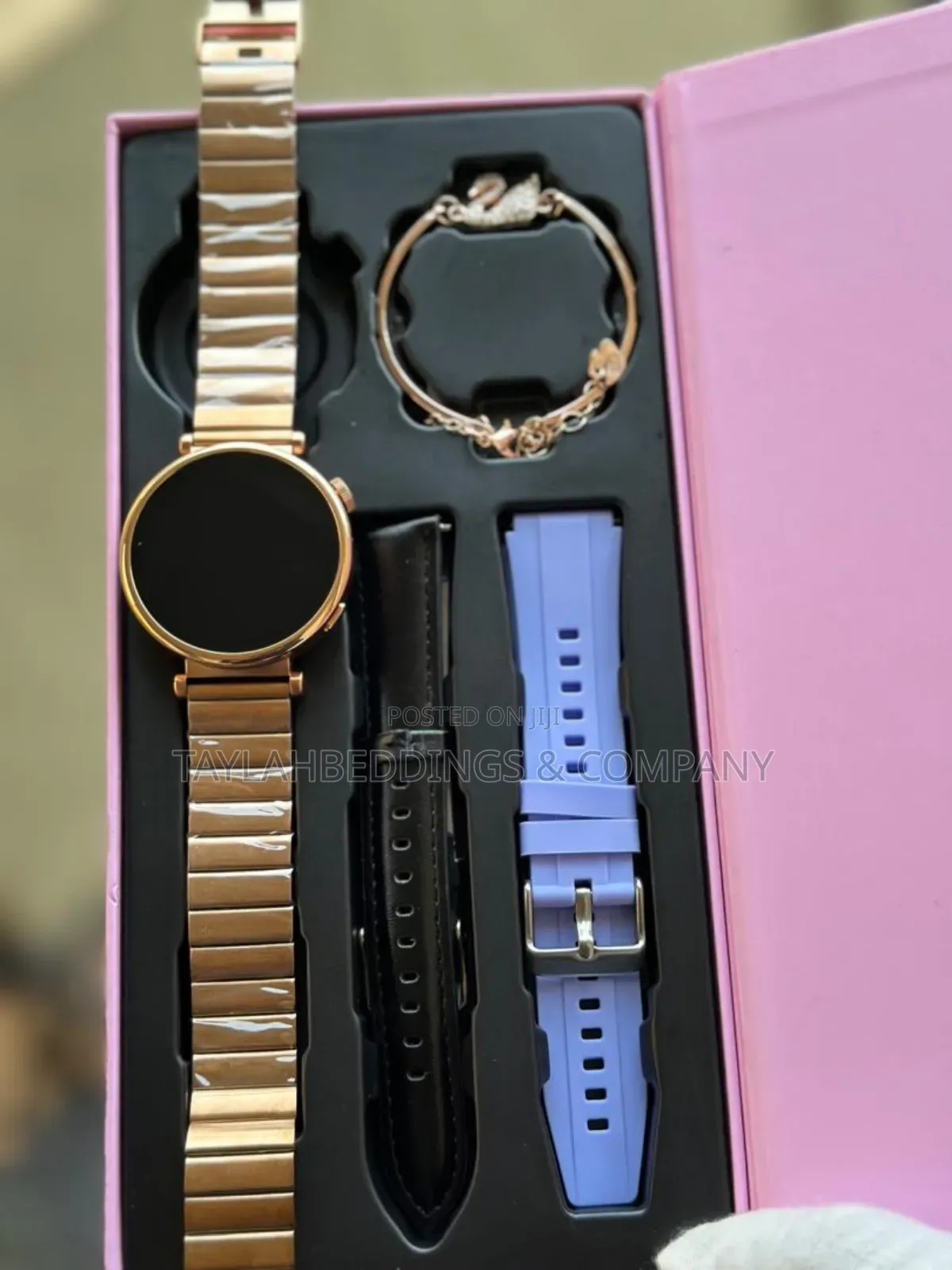 Smartwatch Touchscreen Watch With an Elastic Strap 2