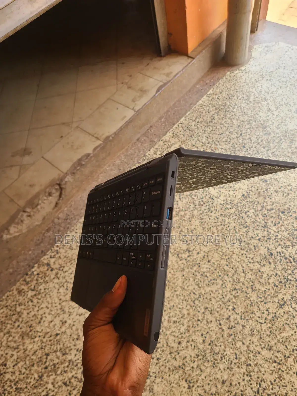 Laptop Lenovo 300e 4GB Intel Celeron SSD 256GB