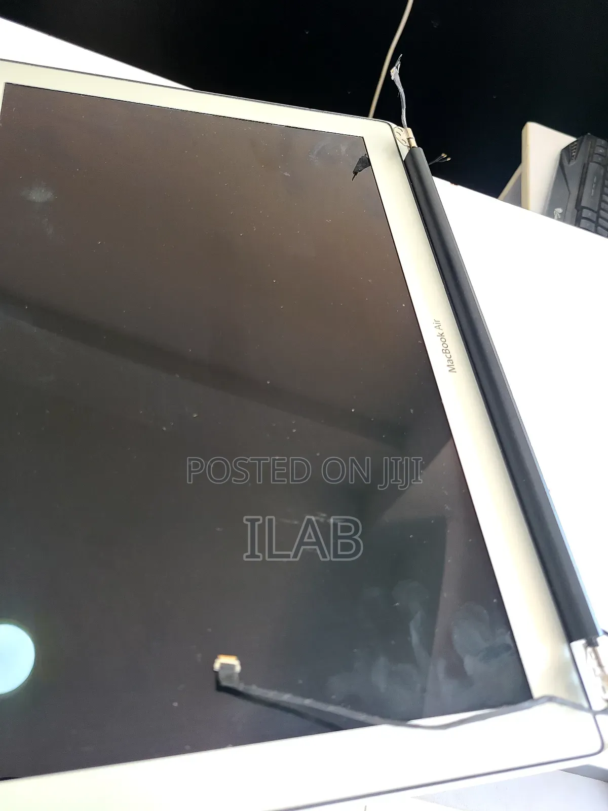 Genuine Macbook Air / Pro Screen Replacement