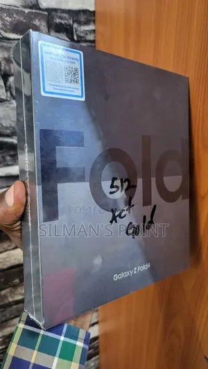 New Samsung Galaxy Z Fold4 512 GB Gold