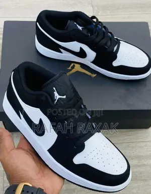 Original Black/White Unisex Nike Air Jordan 1 Low Sneakers