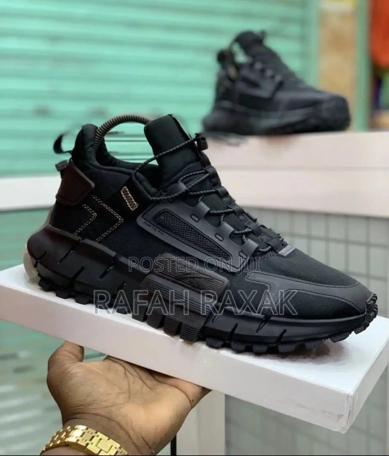 Original Black Reebok Zig Kinetica Edge Sneakers