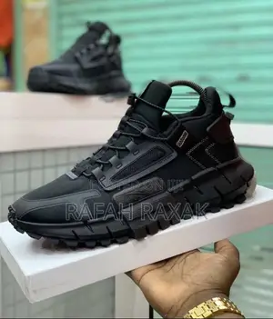 Original Black Reebok Zig Kinetica Edge Sneakers