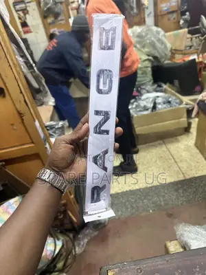 Range Rover Chrome Emblem / Words