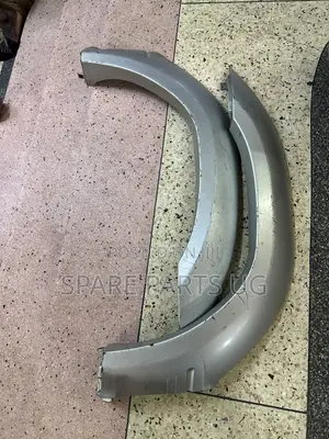 Prado Tx 1998 - 2001 Fender Moldings