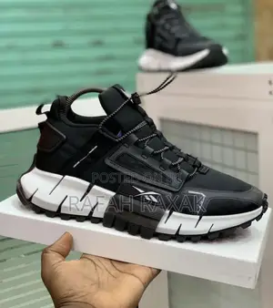 Original Black/White Reebok Zig Kinetica Edge Sneakers