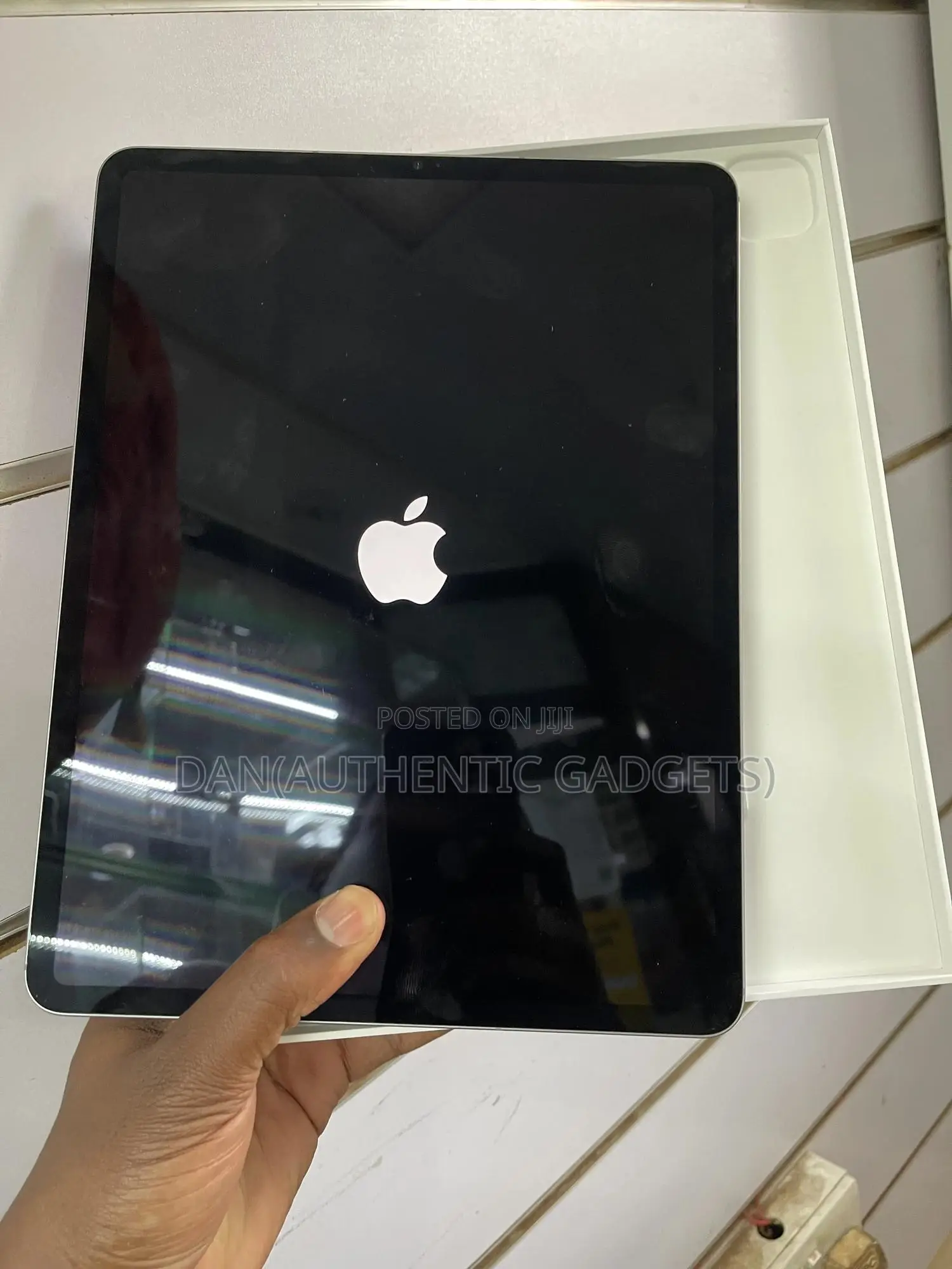 Apple iPad Pro 12.9 (2022) 256 GB Gray